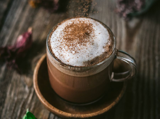 Kakao – idealny napój na jesień. Poznaj zdrowotne właściwości kakao